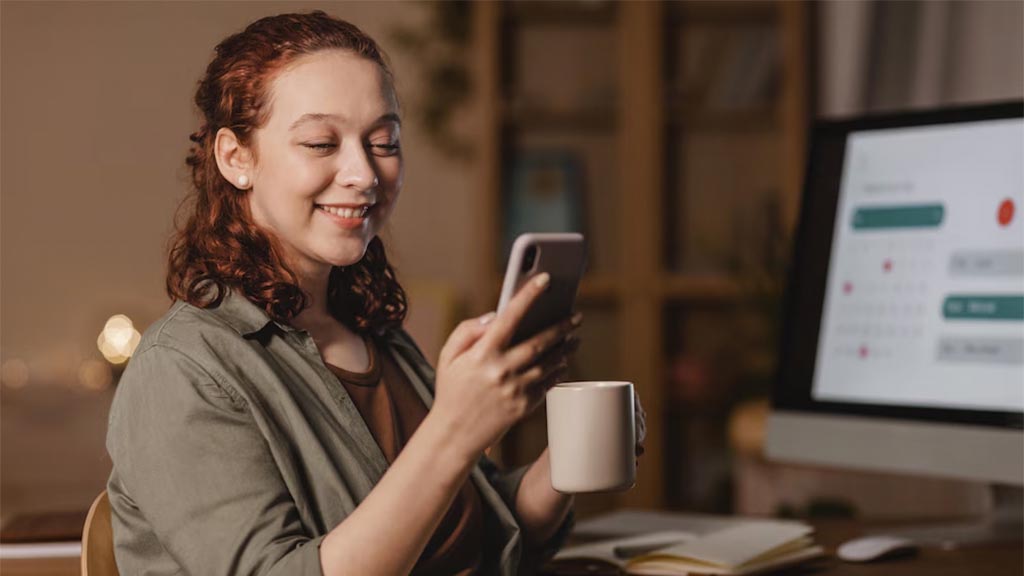 Atendimento automatizado via chatbot ajudando na conversão de leads por meio do marketing conversacional.