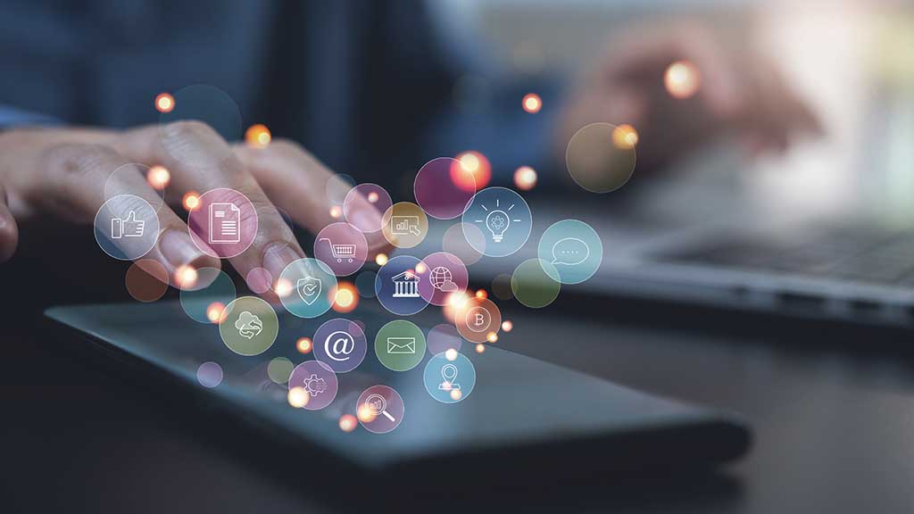 Estratégia de marketing multicanal com canais digitais integrados