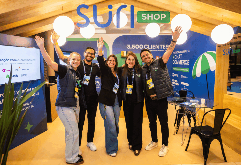 Equipe da Ocamaz e Suri Shop durante o Mundo RD apresentando soluções para atendimento e comércio conversacional