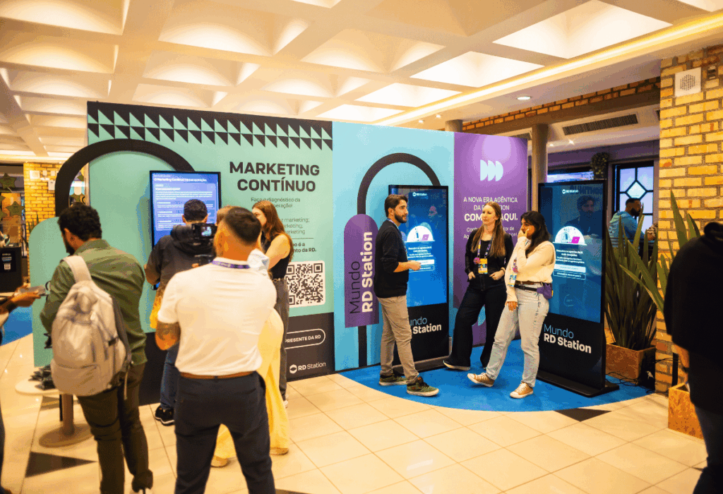 Espaço Marketing Contínuo no Mundo RD com conteúdos sobre integração entre marketing, vendas e atendimento